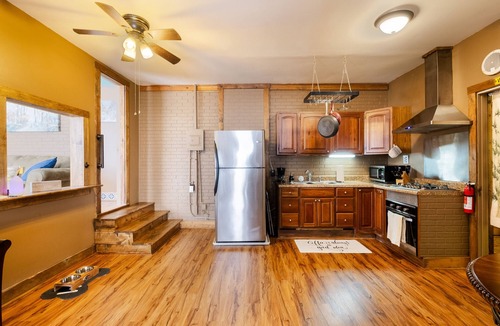 Wilmington Apartment | 9min‣Beach 10min‣Airport Pets Ok Patio Yard