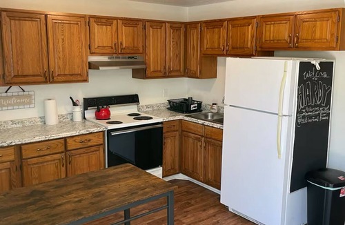 Hardy Condo | A charming 2BR home—better than a room—Vacation Condo No. 6, Near Spring River