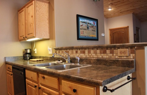 Show Low Cabin | A Cozy, Clean and Quiet Cabin under the Ponderosa Pine!
