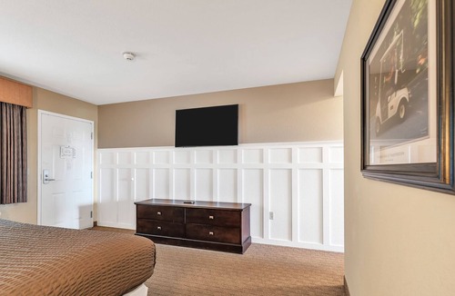 Kelleys Island Condo | A cozy suite just seconds from the beach: Vineyard Suites 121