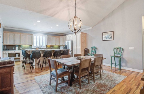 Edisto Island House | A Quiet Edisto Retreat Tucked Beneath the Live Oaks - dog friendly!