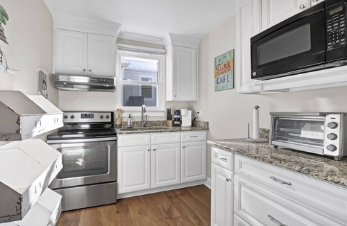 Holly Ridge Cottage | A Turtle's View-Waterfront-Dock-Fenced Yard-Dog Friendly
