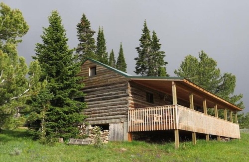 Shell Cabin | A Western Rose Cabin Shell, WY: The Big Horn Mountains ELK HUNT AREA 41