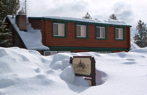 West Yellowstone Cabin | Absaroka Cabin, Sleeps up to 14, 5 Blocks from Yellowstone's West Entrance.