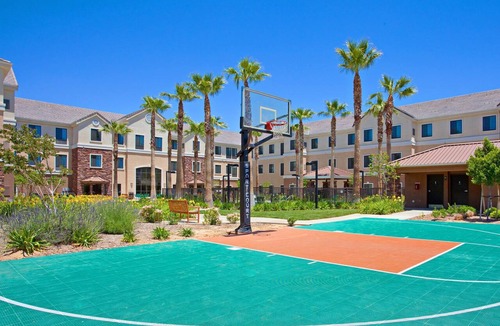 Palmdale Apartment | Accessible 1BR w/Roll-In Shower, Palmdale