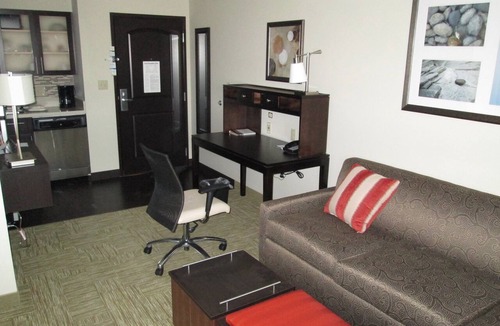 Bowling Green Apartment | Accessible 2BR Suite | Breakfast + Full Kitchen