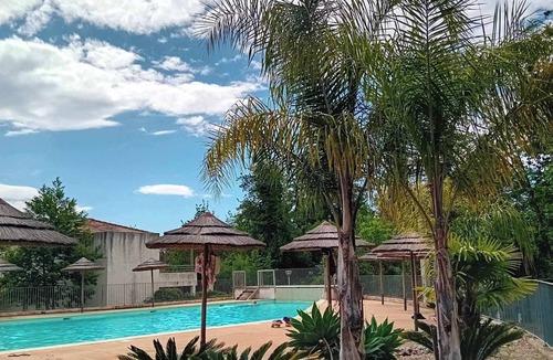 Poggio-Mezzana Apartment | Accommodation in residence with swimming pool, beach 30m away