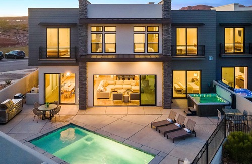 Washington House | Ace on the 8th: 2 Private Pools, Sleeps 58!