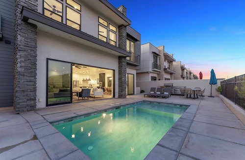Washington House | Ace on the 8th: 2 Private Pools, Sleeps 58!
