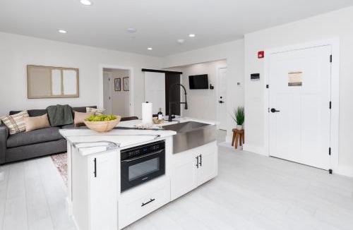 Sandusky House | Adjoining Condominium Units Sleeps 12 in Downtown Sandusky!