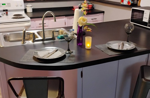 Nevada - Lidgerwood Apartment | Adorable 2 bedroom apartment, with secure off street parking and onsite laundry.