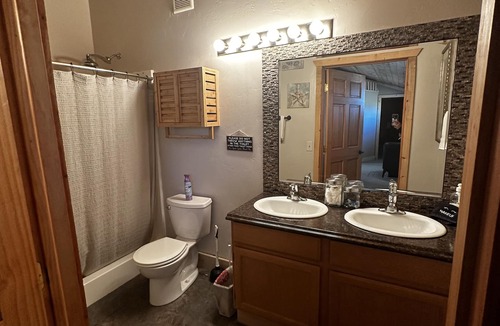 Loa House | Adorable 2 Bedroom Guest House with a Kids Loft