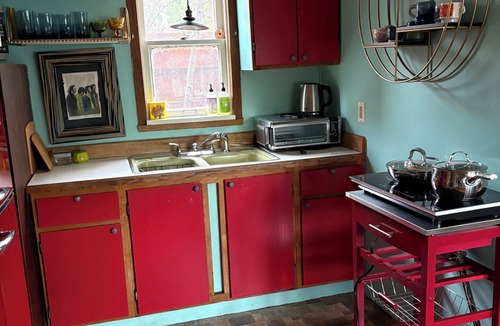 Riverfront Cottage | Adorable cottage-desirable Missoula Riverfront