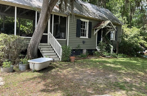 Charleston County Cottage | Adorable Cottage overlooking the Toogoodoo River