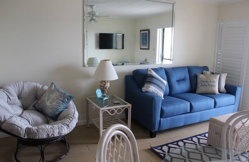 Midtown Ocean City Condo | Adorable, highly-amenitized 1-bedroom oceanfront condo with free WiFi, HBO, and an outdoor pool located steps from the beach!