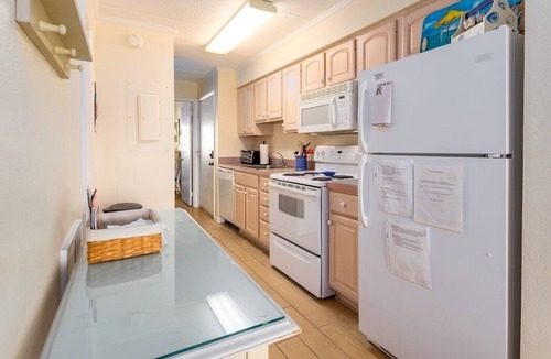 Midtown Ocean City Condo | Adorable, highly-amenitized 1-bedroom oceanfront condo with free WiFi, HBO, and an outdoor pool located steps from the beach!