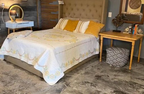 Saint Francis House | Adorable one bedroom with fireplace/kitchenette