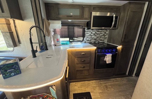 Squaw Valley House | Adorable RV in the foothills just below Sequoia/Kings Canyon National Parks.