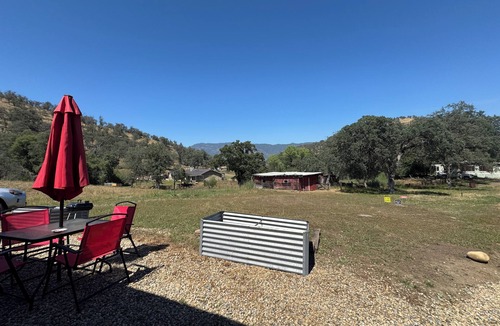 Squaw Valley House | Adorable RV in the foothills just below Sequoia/Kings Canyon National Parks.