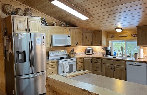 Island Park Cabin | Adventure Basecamp near YNP Hot Tub + Toy Garage