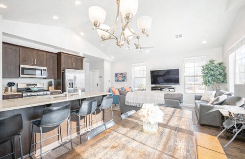 Sienna Hills Villa | Adventure`s base! Family friendly, heated pool