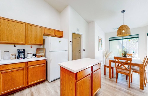 Ponderosa Trails House | Adventurer's retreat with PS5, modern kitchen, private patio, & desert views