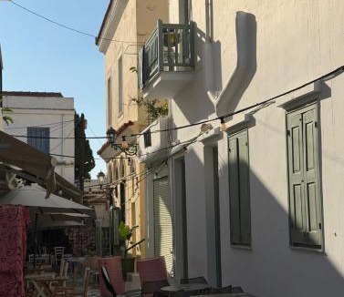 Tinos Town Hostel | Aegli Rooms
