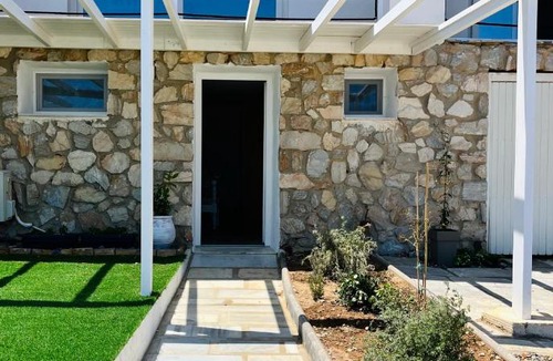 Vari House | Aelia
