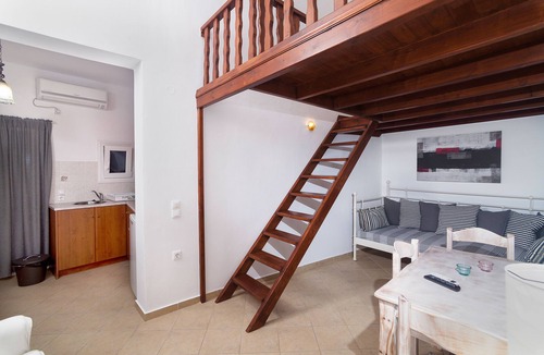 Akrotiri House | Aelia Suites