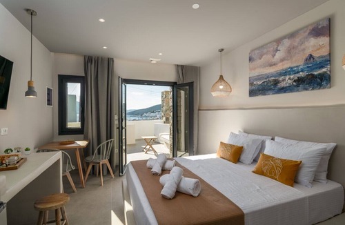 Adamas Bed & Breakfast | Afroessa Milos