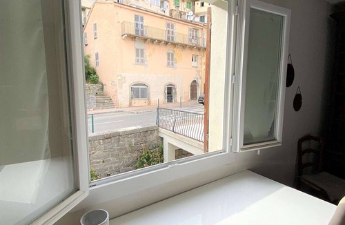 Corte Apartment | Air-conditioned 3-BR Apartment with Terrace in Corte