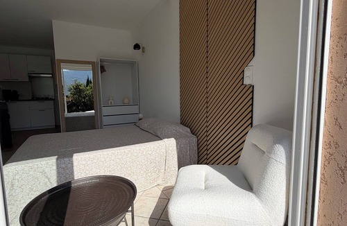 L'Ile-Rousse Villa | Air-conditioned studio on the ground floor of a villa 5 minutes from the beaches – L'Île-Rousse