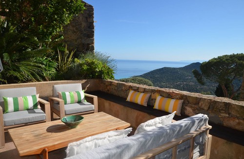 Monticello House | Air-conditioned village house with sea view terrace and swimming pool