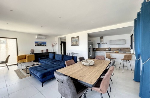 L'Ile-Rousse House | Air-conditioned villa - sea view - heated pool - 15-minute walk to the beach