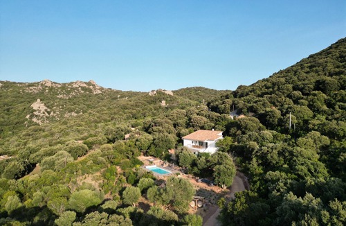 Figari House | Air-conditioned villa with views, swimming pool and outdoor entertainment area.