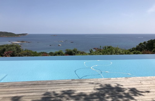 Cala Rossa House | Air-conditioned waterfront villa with pool and beach