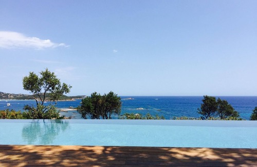 Cala Rossa House | Air-conditioned waterfront villa with pool and beach