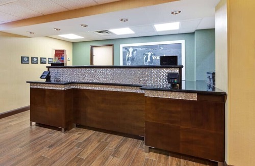 Mount Saint Joseph Hotel | Airport CVG King Room Breakfast, Pool & Gym