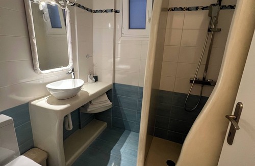 Ag. Georgios Hostel | Alexandras studios