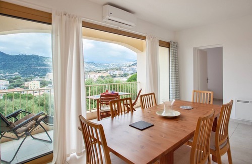 L'Ile-Rousse Apartment | Alivi - Appt climatisé avec vue mer et montagne