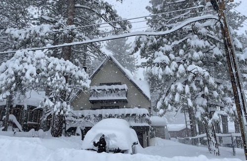 Wrightwood Cabin | All Pine Inn - Large 4bd/2ba - just steps to the village