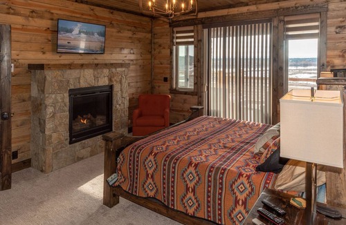 Island Park Cabin | All-Season Luxury MTN Retreat @ Lake w/Hot Tub, Sauna & Near Hiking Trails, YNP