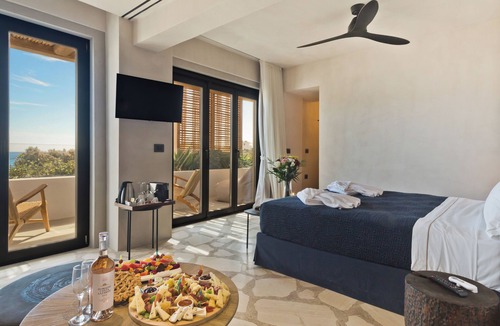Amoopi Hotel | ALMI LUXURY ROOMS