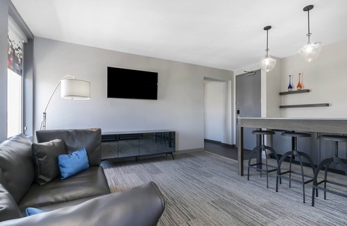 Newport Hotel | Aloft by Marriott Newport on the Levee