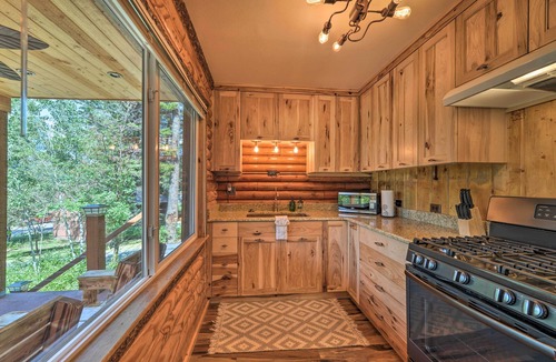 Alpine Cabin | Alpine Adventures: Cozy Log Cabin w/Deck & Views!