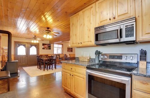 Long Valley Junction Apartment | Alton Nat'l Park Adventure Base w/Shared Hot Tub