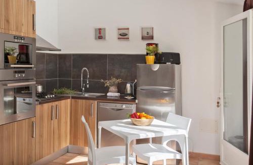 Calvi Villa | Amarylis à Calvi location 2 pers avec clim jardin piscine et barbecue