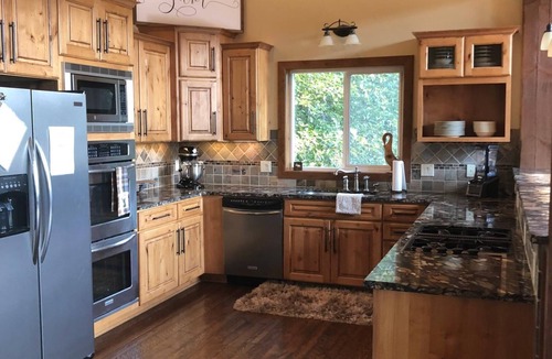 Priest River Cabin | Amazing Cabin on Priest Lake Golf Course w/Gorgeous Mtn Views, minutes to beach