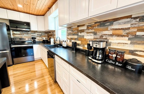 Sandusky House | Amazing Getaway! 5 Miles Cedar Point Sports Force