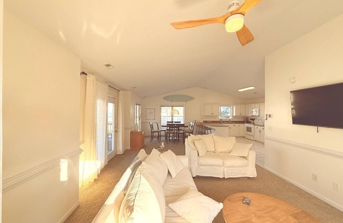 Surf City Ski Chalet | Amazing ocean views, Sleeps 8, Beach access, Pets OK